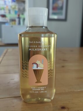 Bath & Body Works Whipped Coconut Milkshake Shower Gel — Gold, Cream